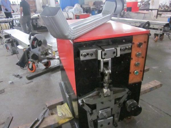 高速Downspoutは/機械380V 7.5KW主要なモーターを形作るロールを配管します
