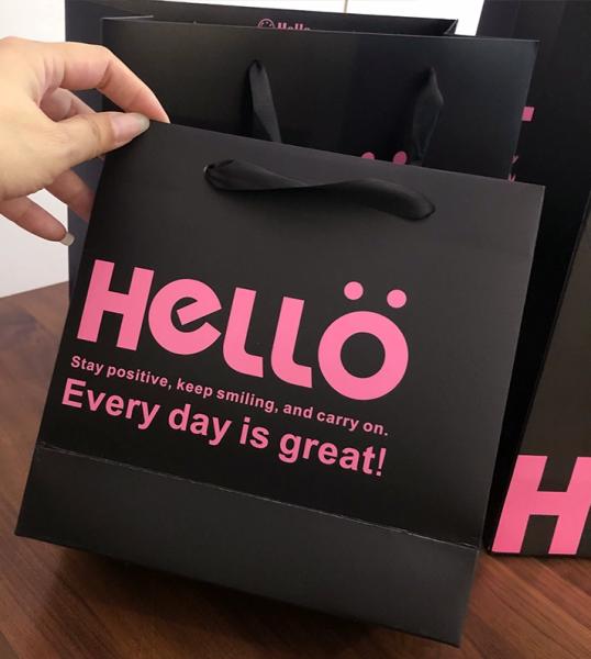 Luxury Black Paper Shopping Bags With Handles Custom Logo Boutique Gift Bags For Clothing Stores