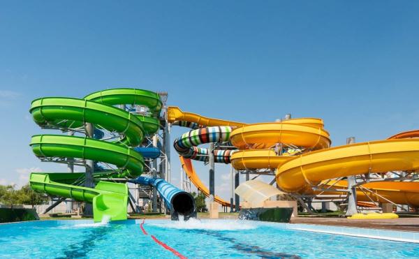 Piscina ao ar livre Equipamento de brinquedos de crianças Fibra de vidro Slide aquático no parque