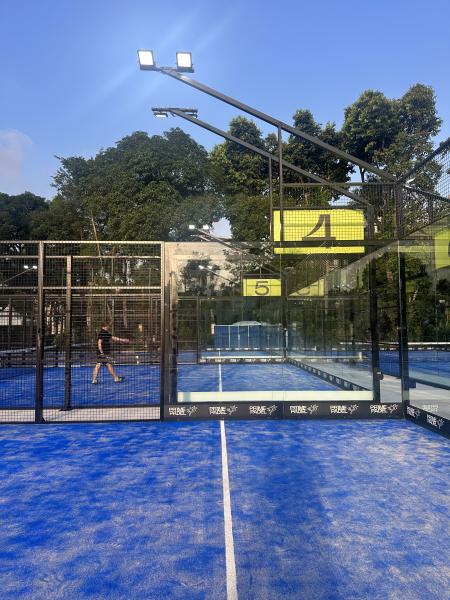 Prix d'usine Directement de haute qualité Indoor Outdoor Panoramic Padel Court Padel Club Utilisant Padel Court de tennis