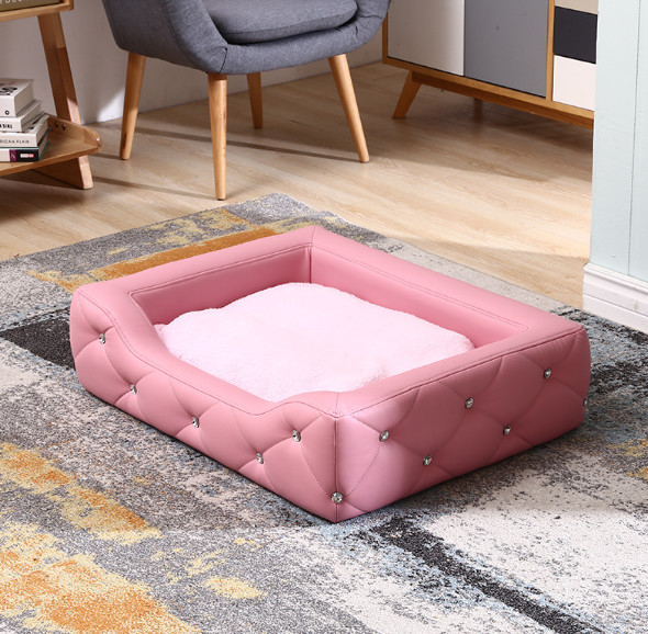 Большая кожаная кровать кота выслеживает крытые поднятые кресла кресел для отдыха