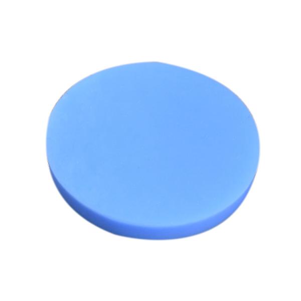 O bolo do fundente do silicone que decora utiliza ferramentas o balão de ar personalizado dado forma