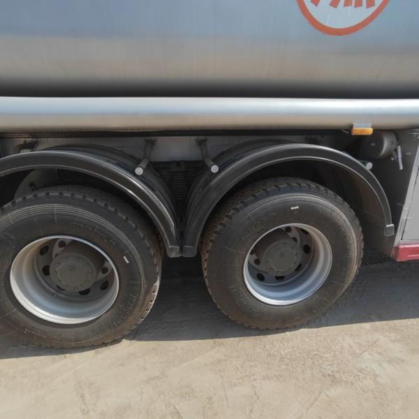 Sinotruk HOWO 6X4 336HP 15cbm Vacuum Tanker Truck Sewage Truck Model Zz1257n4641W with 1