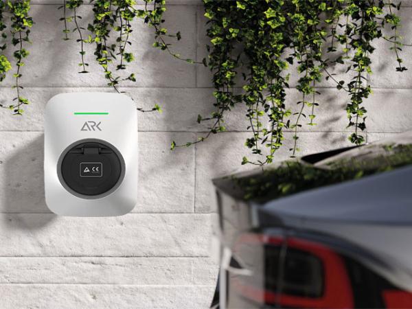 7KW IP55 Wall Mount Wallbox EV Charging Station With 5 Meter Cable For Nissan Leaf