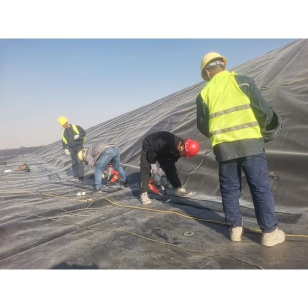Противоскользящая и эрозионная геомембрана с текстурой из HDPE с колонной точечной структурой