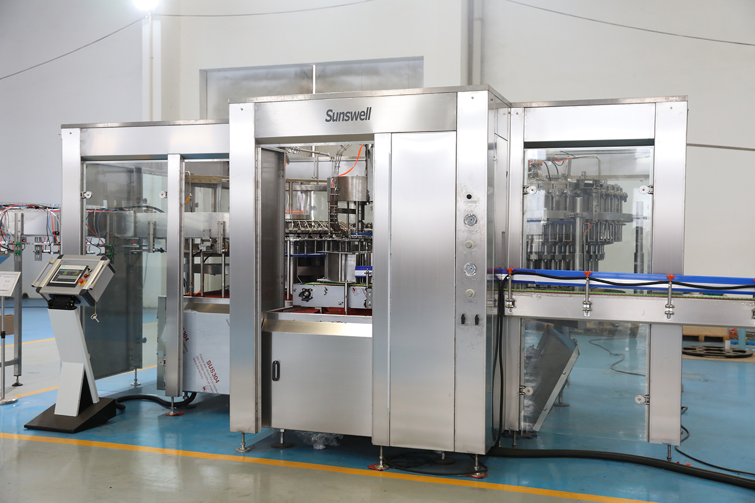Головы машины завалки 40 напитка CSD 10000bph заполняя с системой CIP очищая
