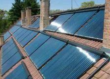 Projeto de aquecimento solar com coletor solar de tubos de calor e isolamento múltipla de lã de rocha