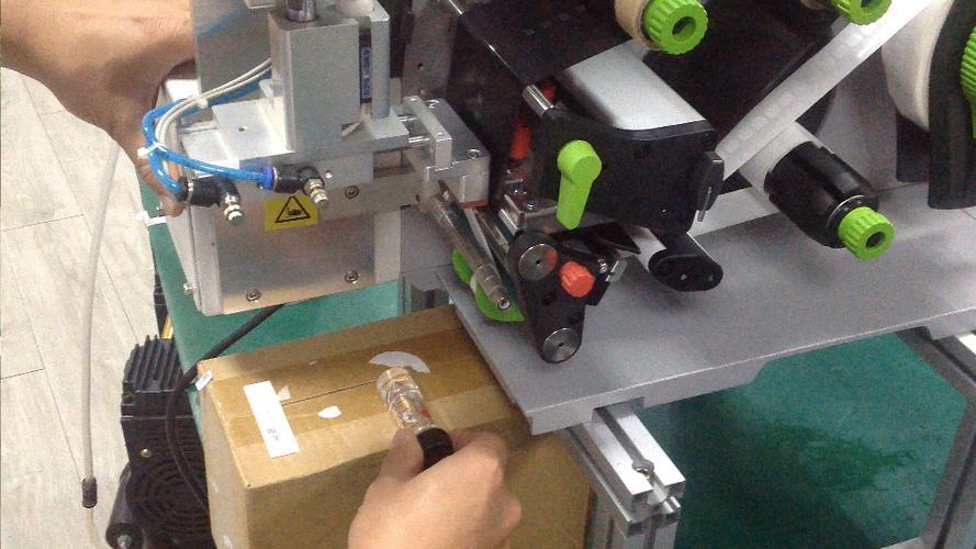 1.5kW Automatic Labeling Machine PLC Control 60 Bags / Minute Packaging