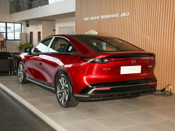 Popular Used Cars with Design and Low Fuel Consumption 1659mm Front Wheel Base and 1662mm Rear Wheel Base