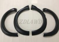 Las llamaradas del arco de la rueda 4x4 de Mitsubishi Tritón L200 2015/la defensa del neumático señala por medio de luces