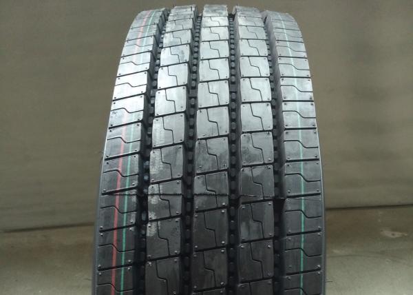 Low Heat Build - Up Truck Street Tires , Light Duty Truck Tires 295/80R22.5
