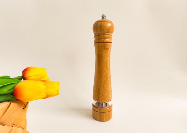 Des broyeurs à épices en bois de couleur naturelle pour un broyage lisse et uniforme