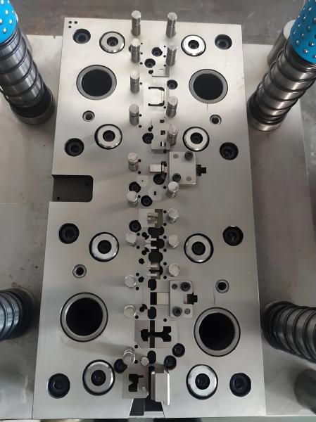 Custom Mold Cavity Aluminum Alloy Injection Mold High Precision For Auto Parts