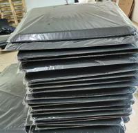 Tapis anti fatigue personnalisables noir pour un environnement de travail confortable