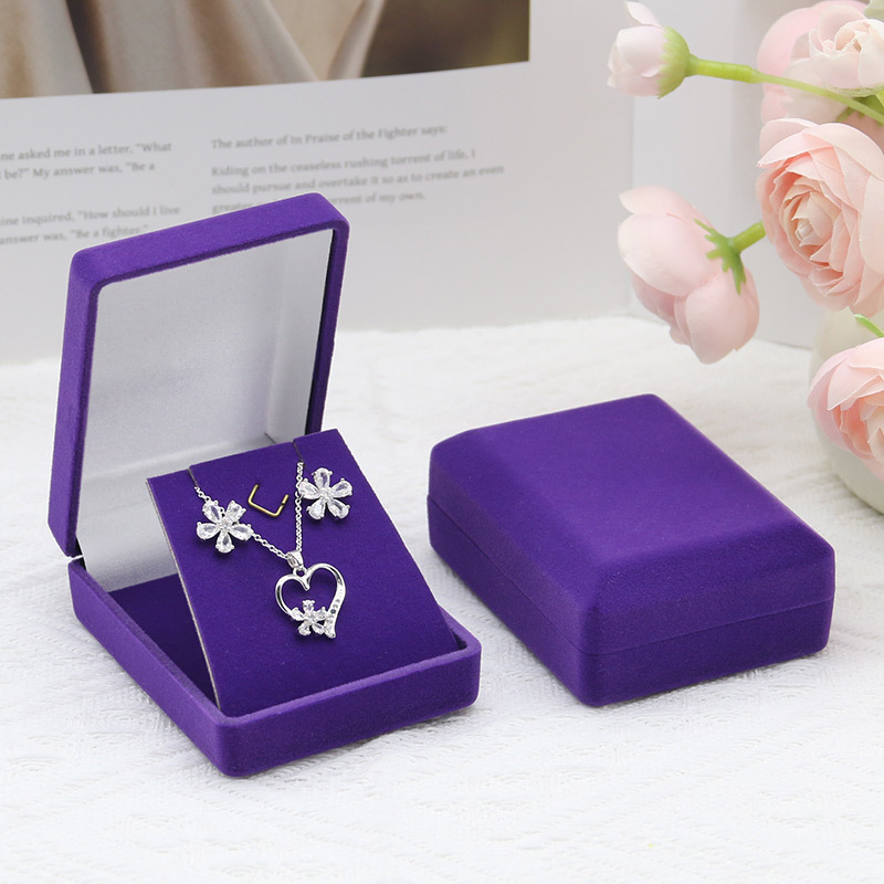 Elegant Velvet Necklace And Earring Box With Stylish Design And Custom Colors