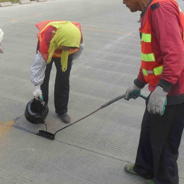 Waterproof Asphalt Crack Tape Pavement Stress Absorbing Reinforcement Tape