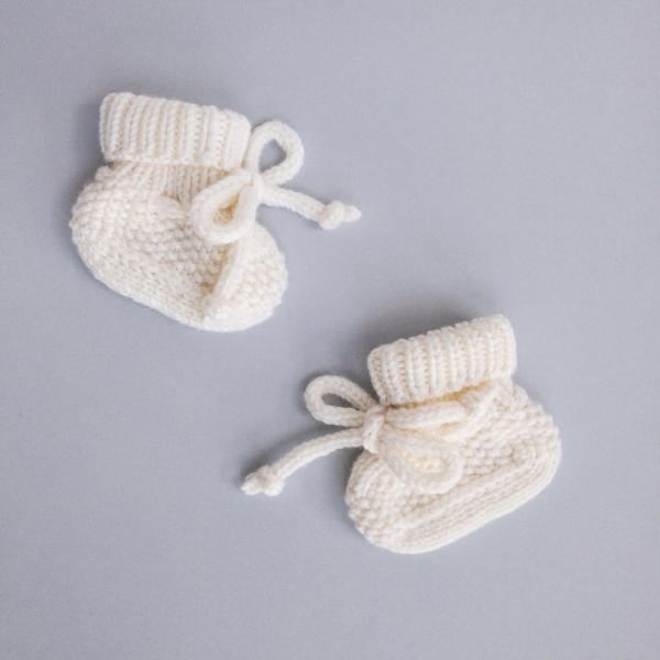 Y-Z Custom Logo Design Hand Knitted Crochet Home Newborn Girl Shoes Baby Booties for Baby Girls