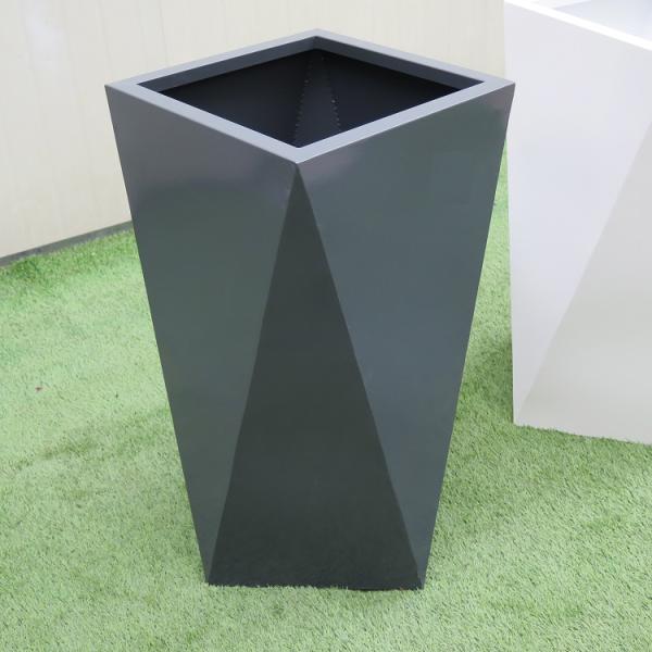 Community L407xW407xH1042mm Black Metal Plant Pot