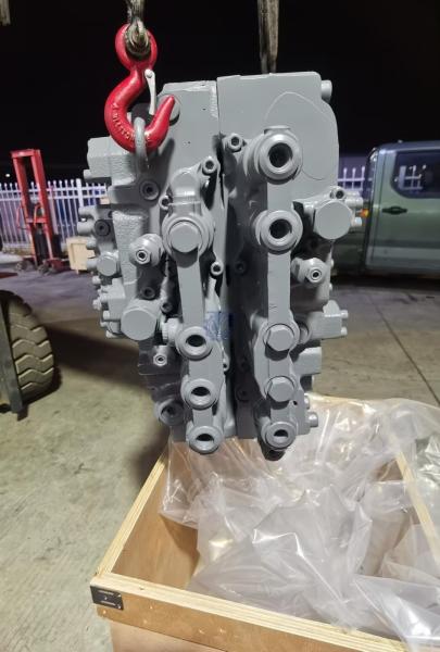 KSJ2541 9802/5940 M1240500 Valve de commande principale hydraulique pour les pièces de pièces de l'auto-excavatrice JCB JS330