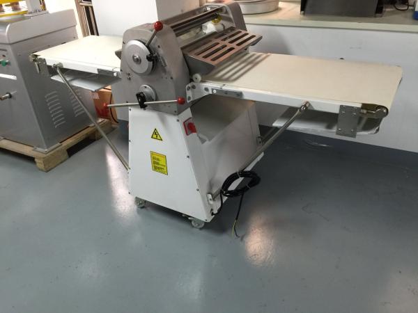 Machine de pressage de feuille de pâte