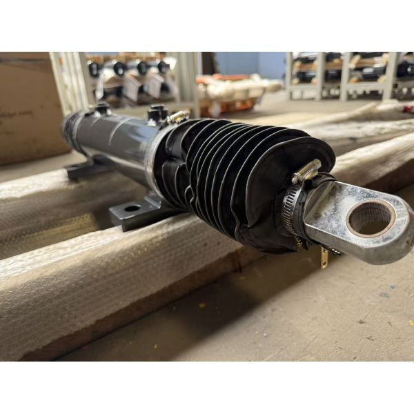 Custom Designed Reversing Double Acting Hydraulic Cylinder With Hard Chrome Plated Steel