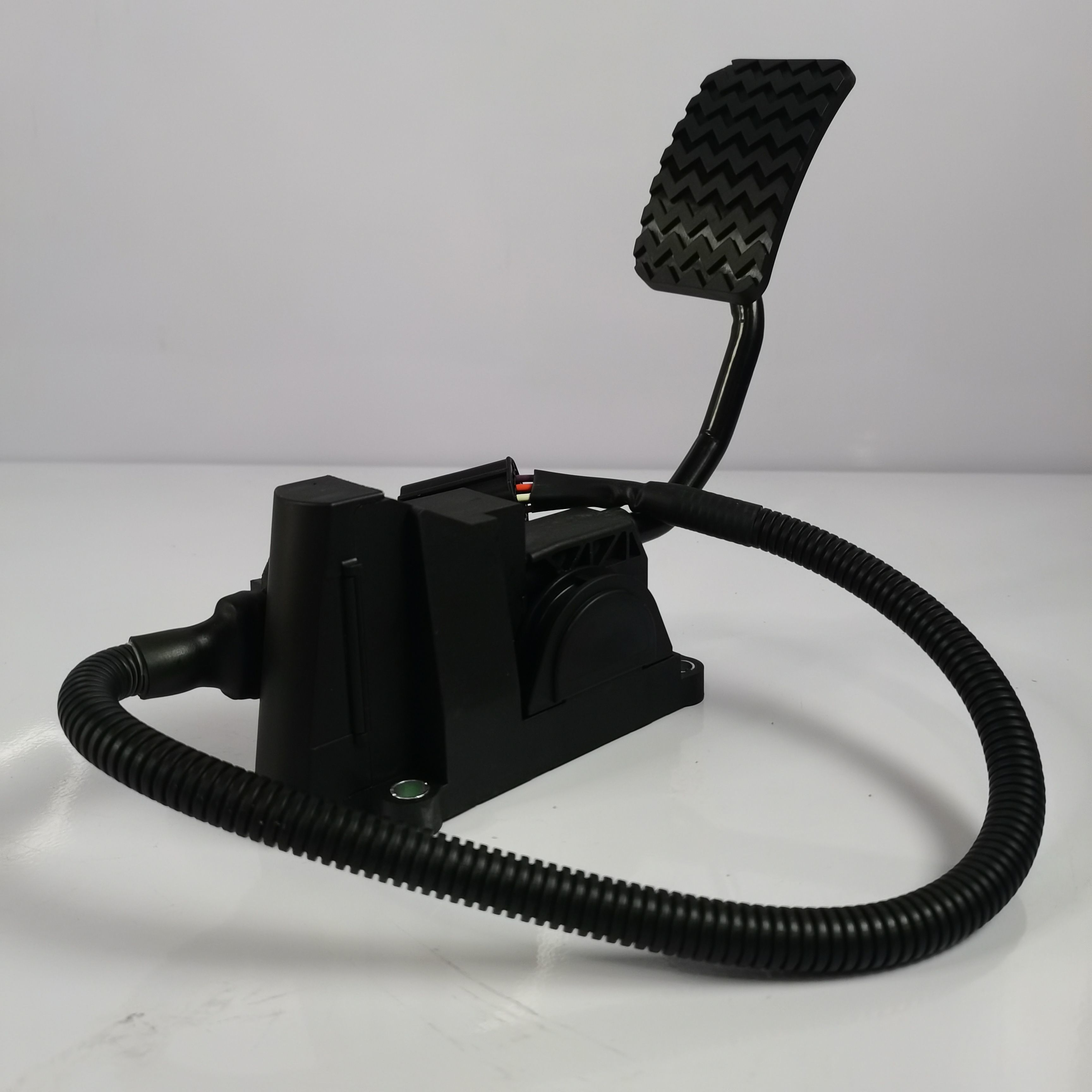 FAW J6 truck parts electronic throttle pedal 1108010-82T.