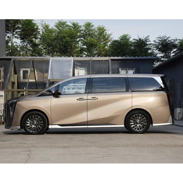 Бензин водя версии 2.0T большой MPV серии 390T Zhizun Trumpchi M8 2021