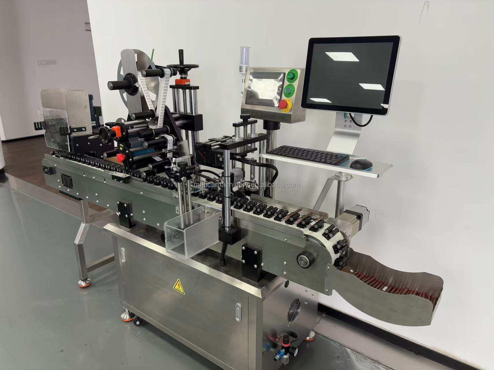 Automatic eye pencil tube labeling positoning labeling machine for cosmetics industry