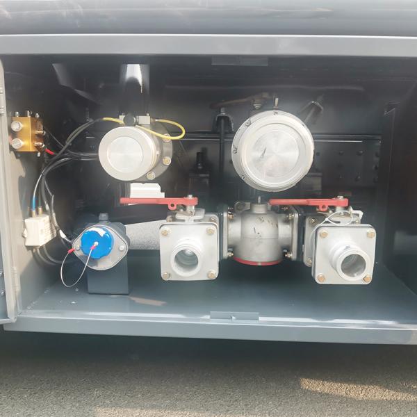 4x2 HOWO Oil Tanker Truck With Maximum Torque ≤500Nm Fuel Tank Capacity ≤100L