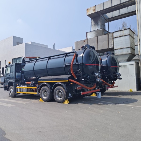 HOWO 15CBM Vacuum Sewage Suction Truck with 6*4 Drive Wheel and 251-350hp Horsepower for Septic Tank Cleaning