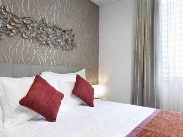 Takeo furniture factory do hotel bedroom furniture fabric bed with wood headboard and Lounge chairs