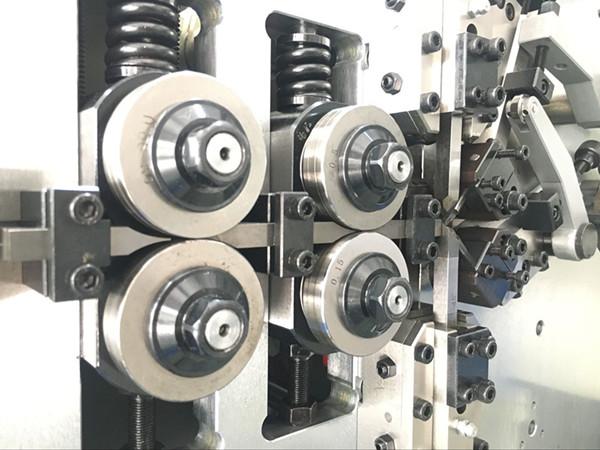 High Precision CNC Compression Spring Making Coiling Machine With Length Sorter
