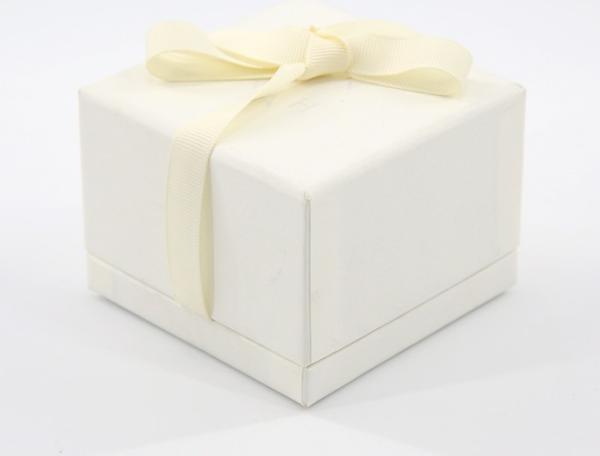 White Gift Jewelry Paper Box with Lid High Density Storage Boxes Cardboard With Duplex Grey / Kraft Paper
