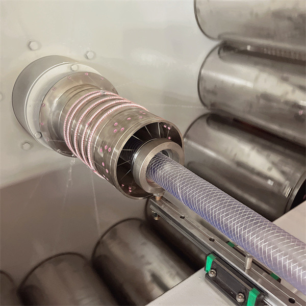 Линия производства пластиковых одношрубовых экструдеров с укрепленными гибкими PVC-каналами