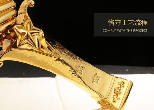 Ouro brilhante copo chapeado do troféu da resina para o logotipo feito sob encomenda dos vencedores aceitado
