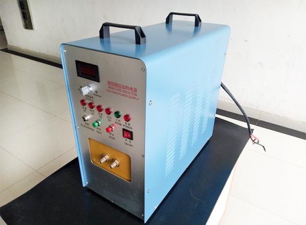 Fornalha de forjadura de aço pequena de alta frequência da fornalha 50kw do aquecimento de indução