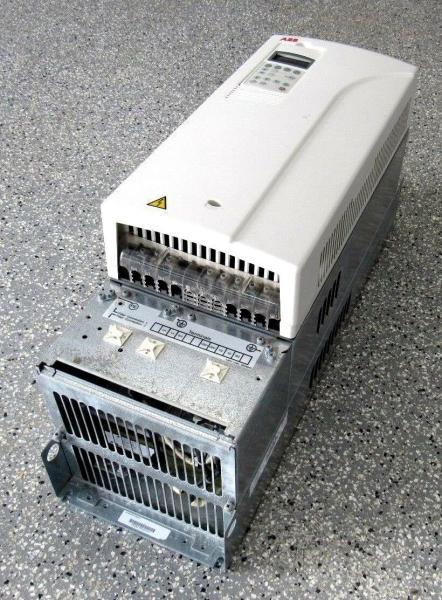 Le nouvel original Acs800-u31-0020-5, maximum est 75kW, Icont.max est 120A, C.A. conduisent la NEMA 1, 380-500V triphasé, 20HP.