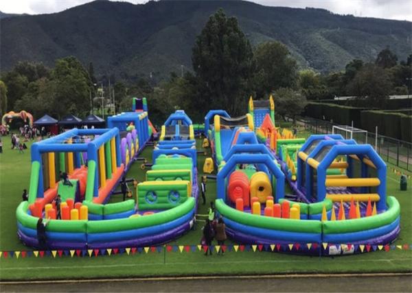 Divertimento inflável 5K do grande tamanho, combinação flexível do curso Bouncy do assalto do castelo
