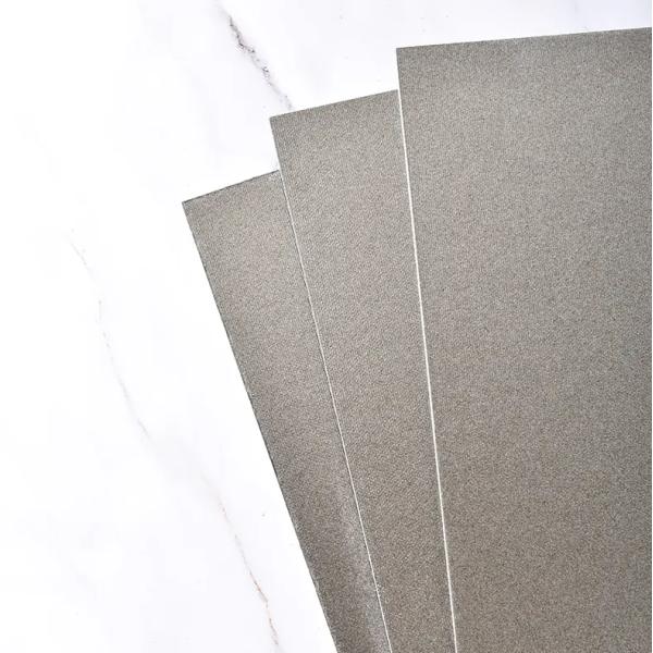 Площадь из флогопитовой мики как изоляционное покрытие для аккумуляторных элементов для хранения энергии