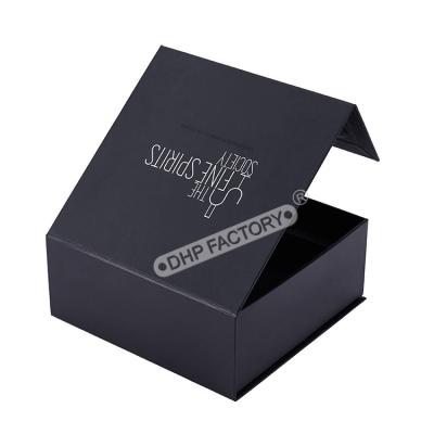 Coffret magnétique à flip top noir avec insert Eva pour l'emballage des coupes