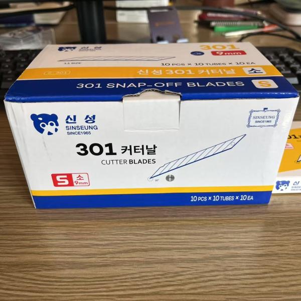 Cutting Efficiency 30° Tip Angle Cutter Retractable Safety Blade 0.38mm Thickness