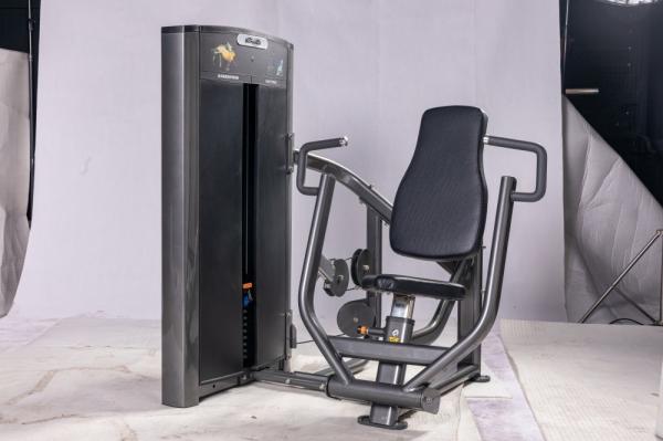 Station multifonctionnelle Renforcer les muscles thoraciques avec une presse thoracique