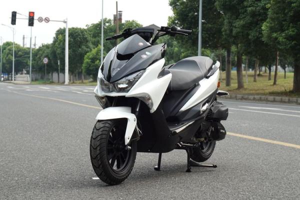Rear Drum Brake 13 Aluminum Rim 1.3 Gal 150cc Gas Scooter