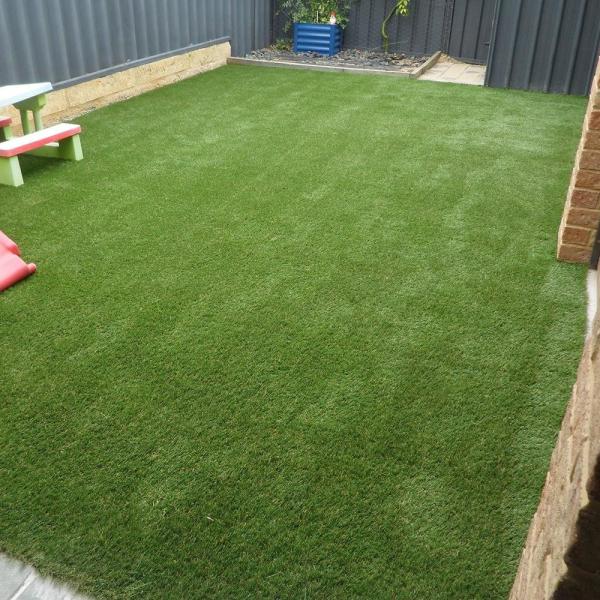 Green Outdoor Artificial Grass Carpet Residential Environmantally Decoration