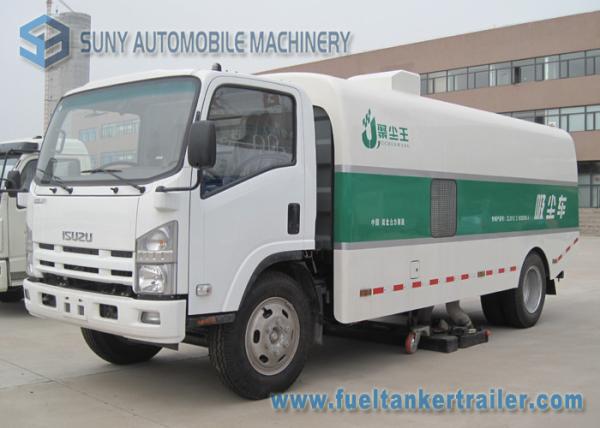 Dust Sunction Isuzu Sanitation Truck , 6 Wheels 4 X 2  3500KG Road Cleaning Truck