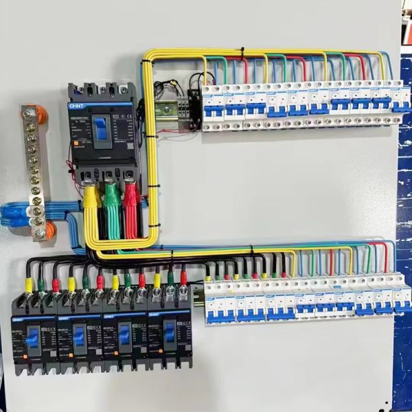 Customizable Double-Door Distribution Panel with IP54 Protection and Hot-Dip Galvanized Steel for Indoor and Outdoor Use