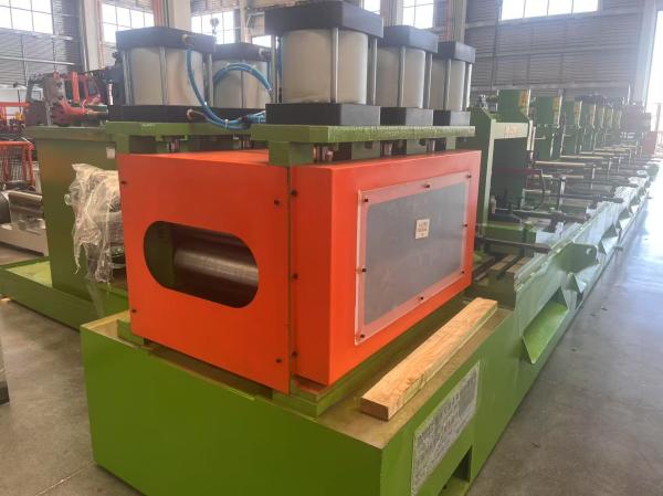 Máquina automática de conformado de paneles solares fotovoltaicos con control PLC servo