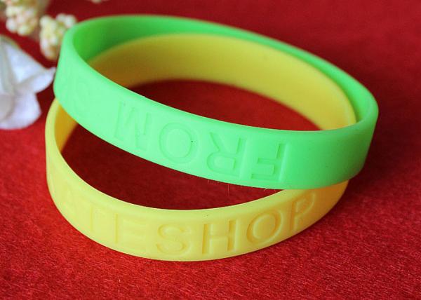 Solid Color Based Custom Silicone Rubber Wristbands 202*12*2mm Dimension