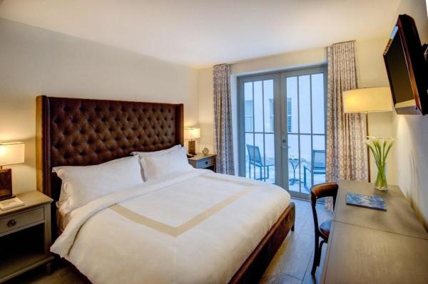Da Nang hotel American style bedroom furniture set by Fabirc upholstered queen bed with leisure armchairs and wood table