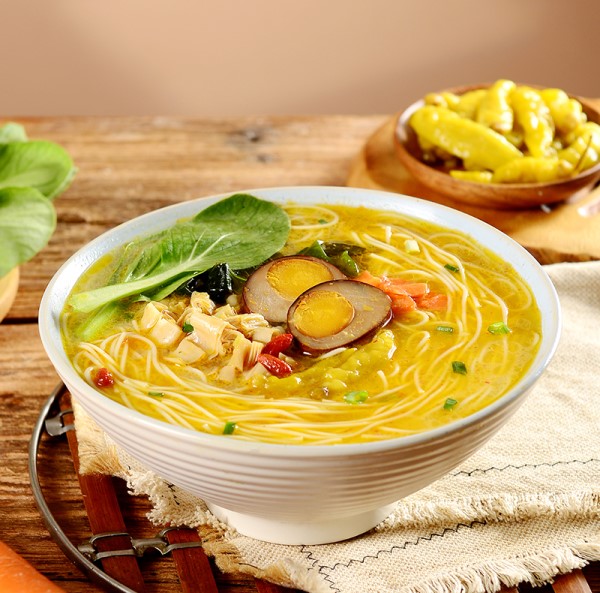 Пикантное говядино вкус рамены мгновенные лапши не жареные / чашки лапши говядины пикантное 166г * 12